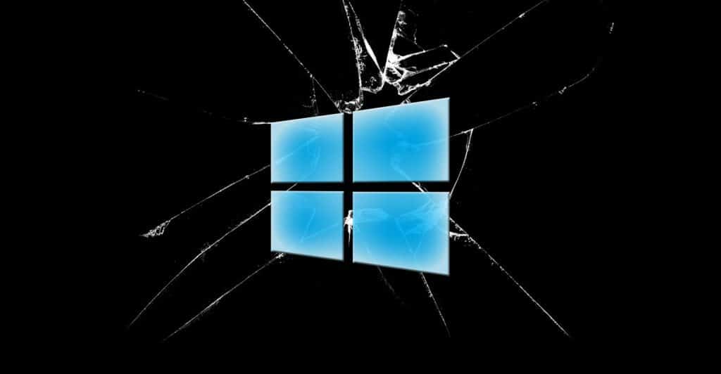 logo windows na potłuczonej szybie