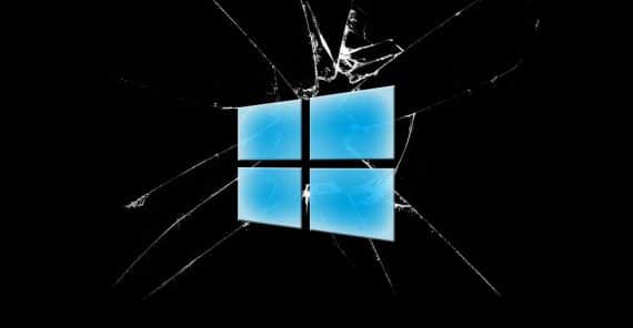 logo windows na potłuczonej szybie